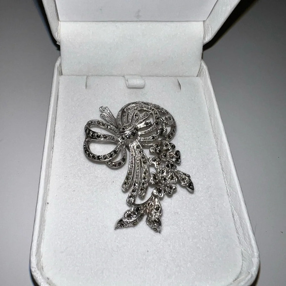 Crystal Rhinestones Flower Brooch Pin - Picture 1 of 4